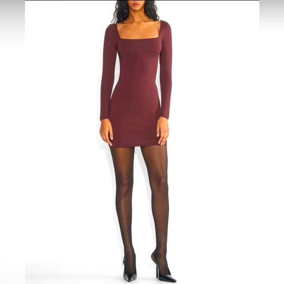 Aritzia Babaton Contour Sumac Burgundy Long Sleeve Square neck Mini Dress Size L - Picture 1 of 16